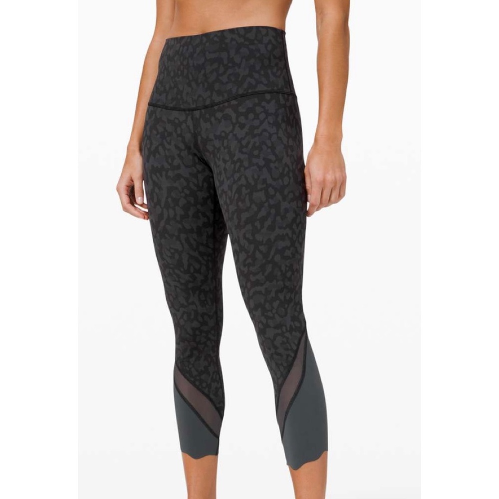 Lululemon Scalloped Hem sz 4 nwot
